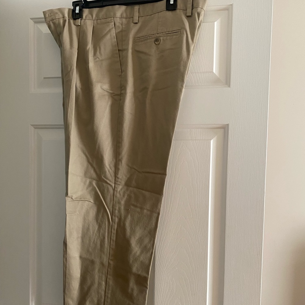 Men’s Dockers dress kakhi.